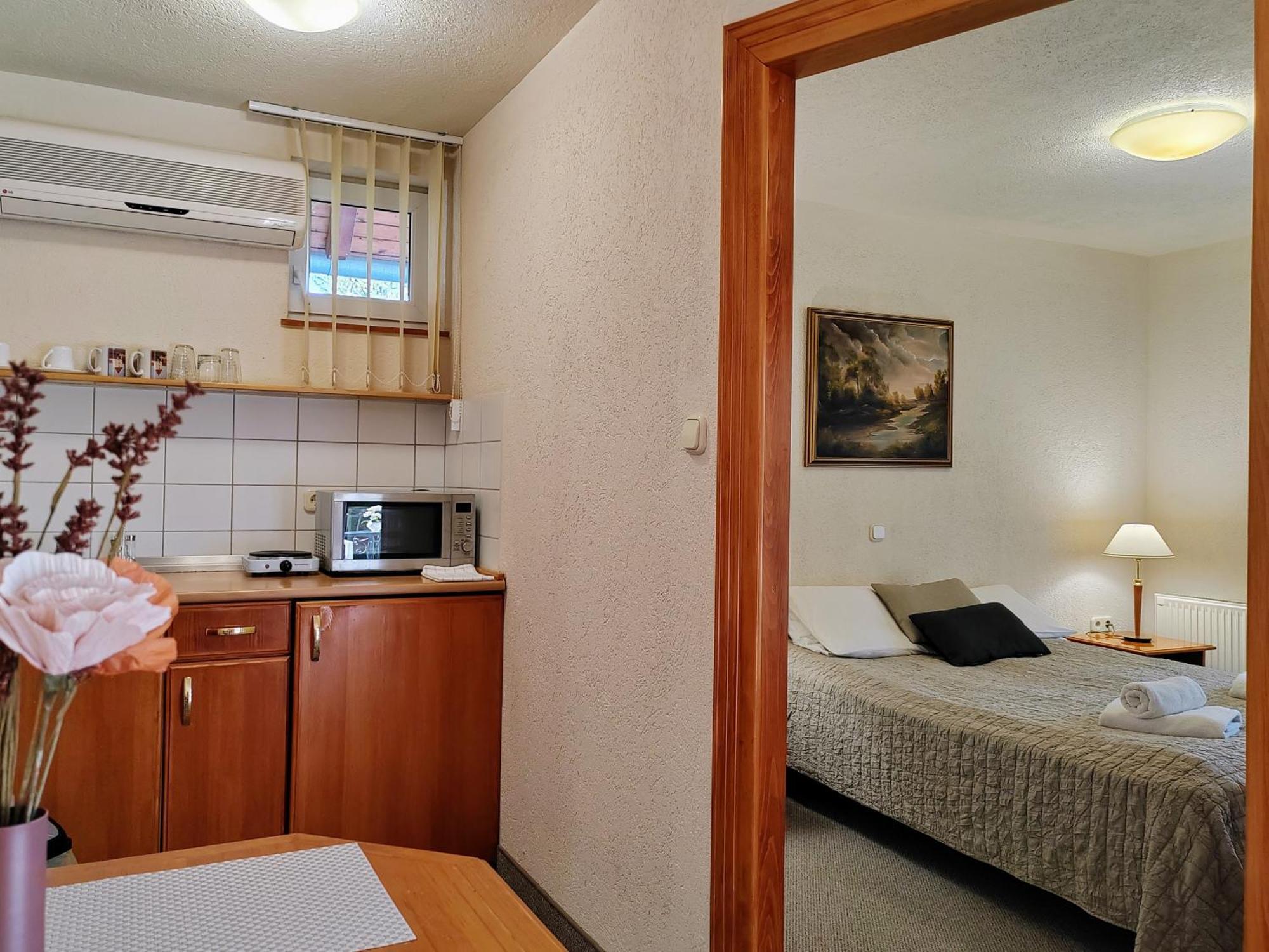 Апартаменты Heviz Apartman Heviz *